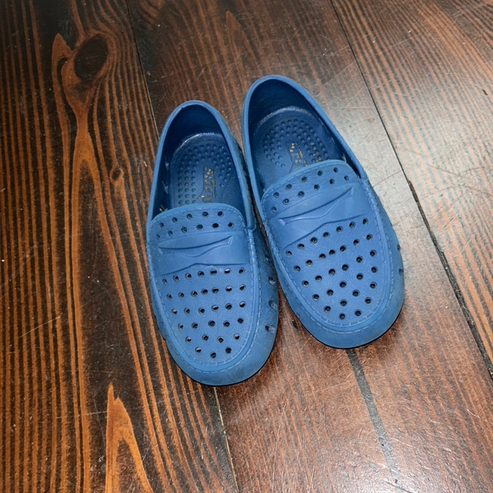 Floafers boys shoes. Toddler size 7